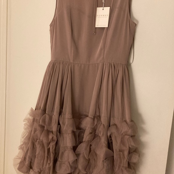 Lauren Conrad Runway brand new w tags. Tea length w tulle bottom - Picture 2 of 8